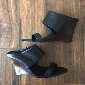 Lord and Taylor 424 Fifth wedge sandals